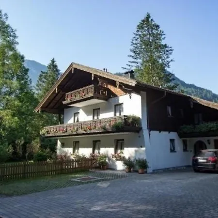 In Weissbach A D Alpenstrasse * Schneizlreuth